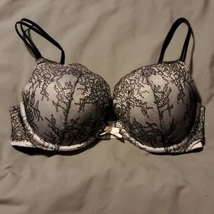 SOLD. Victoria's secret very sexy pushup 36C